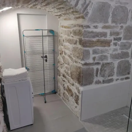 Apartman Stone Split